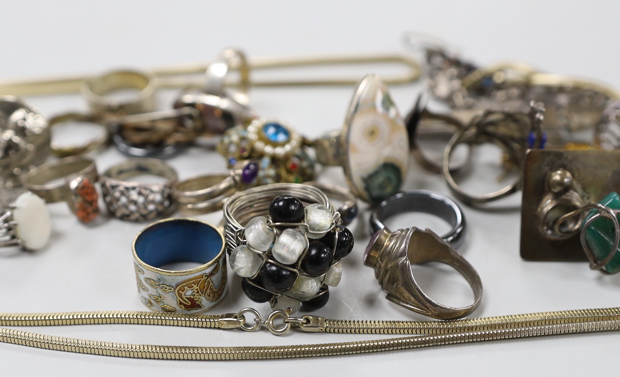 Sundry jewellery including silver, 925 and costume.